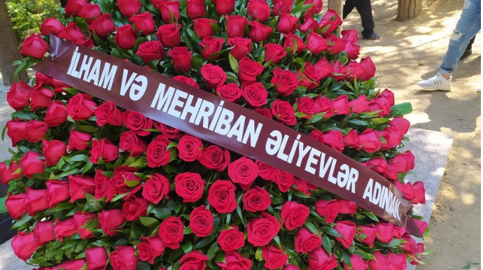 Президент Азербайджана и первая леди отправили венок на похороны отца Александра  - ФОТО