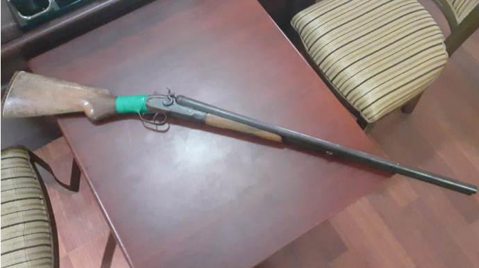 Həbsdə olan şəxsin evində silah tapılıb 