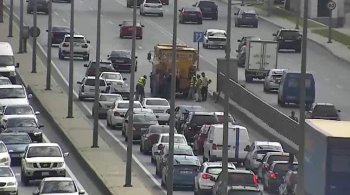 Təmir işləri bu yolda sıxlıq yaratdı - FOTO 