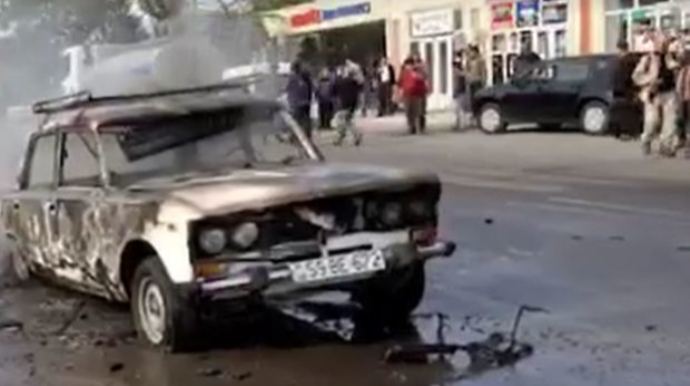 Автомобиль, сгоревший в результате ракетной атаки армян на Барду - ВИДЕО