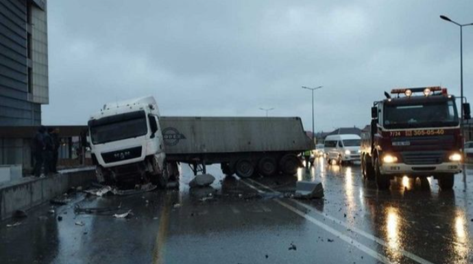 На дороге Баку - Губа произошла серьезная авария   - ФОТО - ВИДЕО