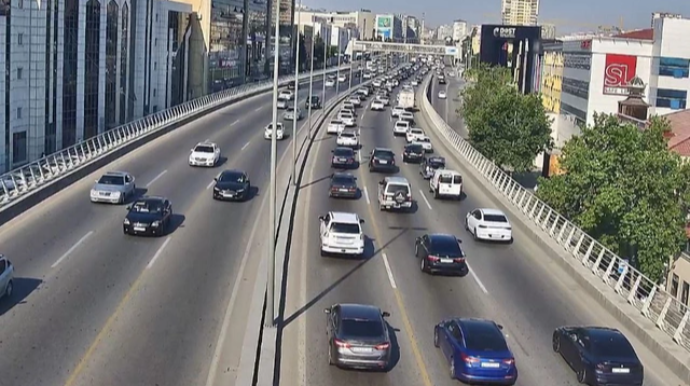 На каких улицах Баку 12 июня наблюдаются транспортные заторы? - ФОТО