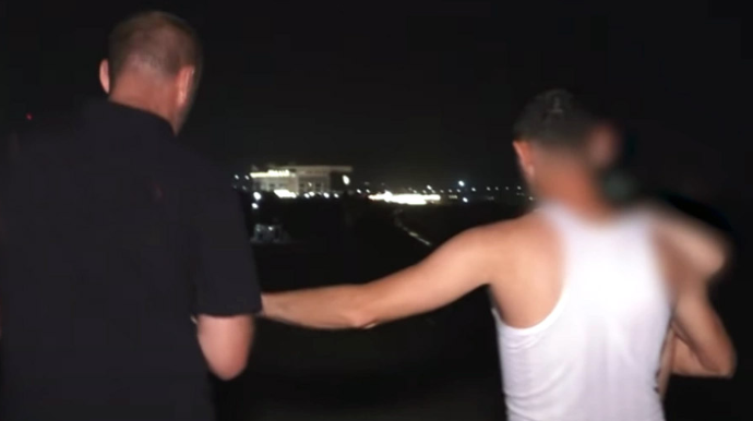 "Əylənib istirahət edirik də..." - Gecə vaxtı dənizdə özlərini təhlükəyə atanlar - VİDEO