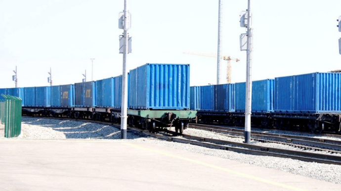 Özbəkistandan gələn ilk blok qatarı Ələt limanına çatıb