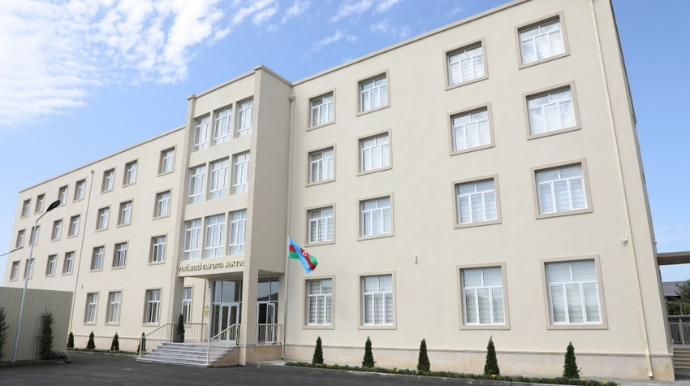 Prezident Sabunçuda 71 saylı tam orta məktəbdə yaradılan şəraitlə tanış olub  - FOTO