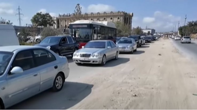 Bu yolda 6 aydır təmir gedir:  "Keçilməz sədd"ə çevirilib - VİDEO 