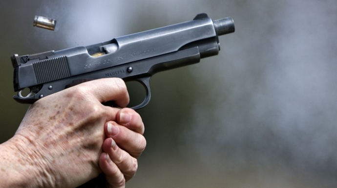 Bakıda polis onu bıçaqlayan oğrunu güllələdi