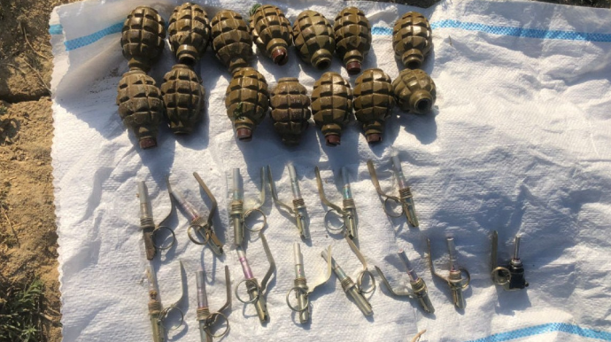 Abşeronda 17 ədəd F-1 qumbarası aşkarlandı - VİDEO