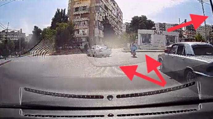 “Mercedes” və ondan geri qalmayan motosiklet baxın necə qayda pozdu   - VİDEO