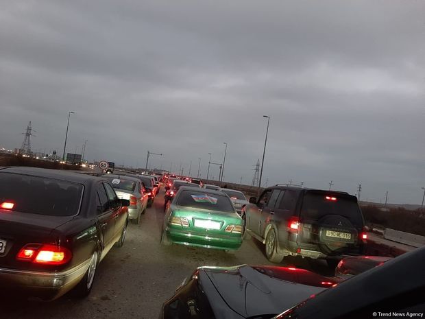 Bakı-Ələt yolunda böyük tıxac yaranıb - FOTO 
