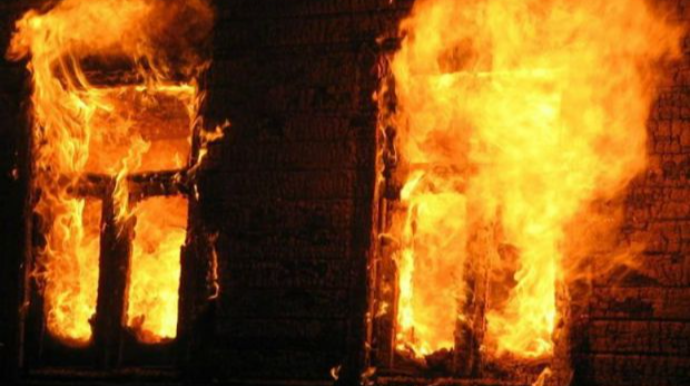 Cəlilabadda 4 otaqlı ev yanıb kül oldu