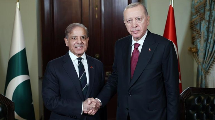 Ərdoğan Şahbaz Şəriflə telefon danışığı apardı 