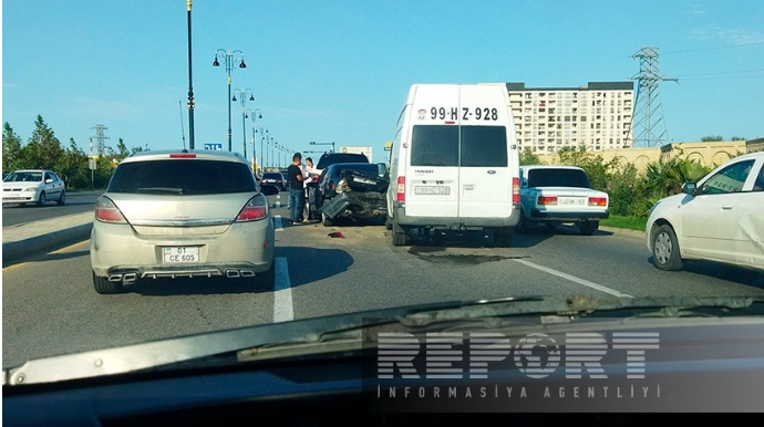 Sumqayıtda zəncirvari qəza:  5 avtomobilə ciddi ziyan dəydi