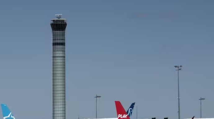 Hava nəqliyyatı dispetçerlərinin tətili səbəbindən 933 uçuş ləğv edilib