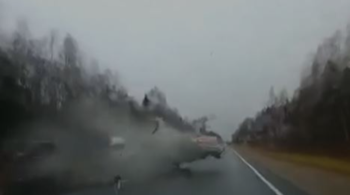 Qarşı yola çıxan "Lada" "07" ilə toqquşdu:  3 ölü, 2 yaralı - ANBAAN VİDEO 