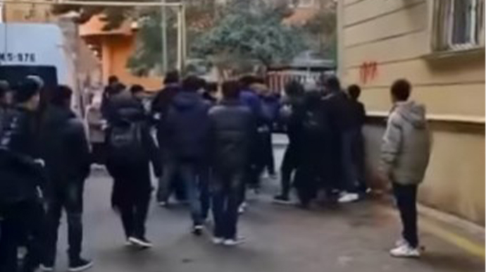 Xırdalanda 15 şagird bir məktəblini döyüb? - Məktəbdən açıqlama - VİDEO 