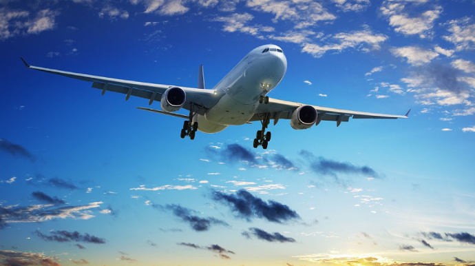 Hava nəqliyyatı ilə yük və sərnişin daşımaları artıb 