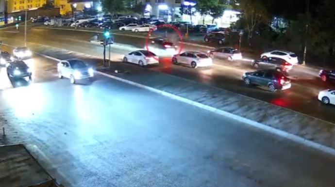 Bakıda qəza törədən sürücü hadisə yerindən qaçmaq istədi - VİDEO