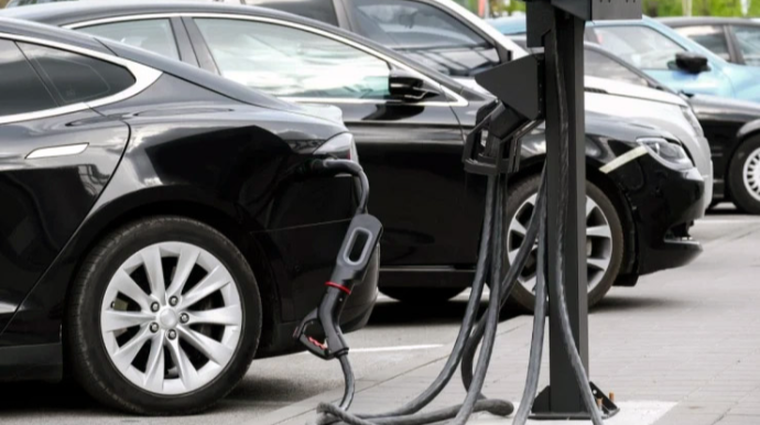 Elektriklə, yoxsa benzinlə işləyən avtomobil: Hansı daha əlverişlidir? 