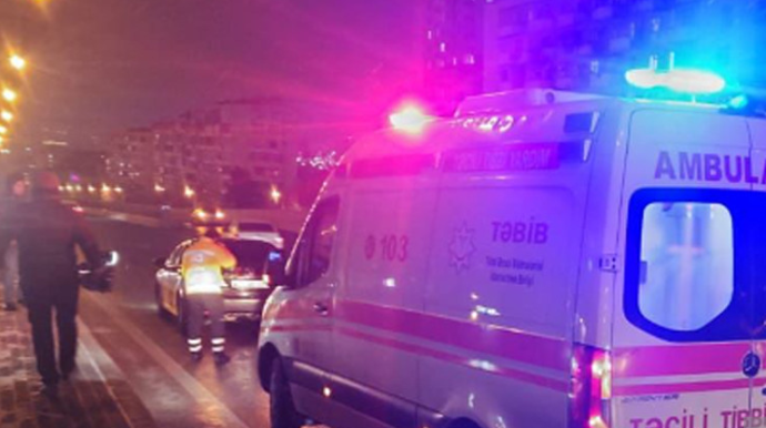 Bakıda körpünün buz bağlaması 7 avtomobilin toqquşmasına səbəb olub - FOTO 