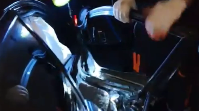 В Баку произошло тяжёлое ДТП: женщина оказалась зажатой в автомобиле - ВИДЕО 