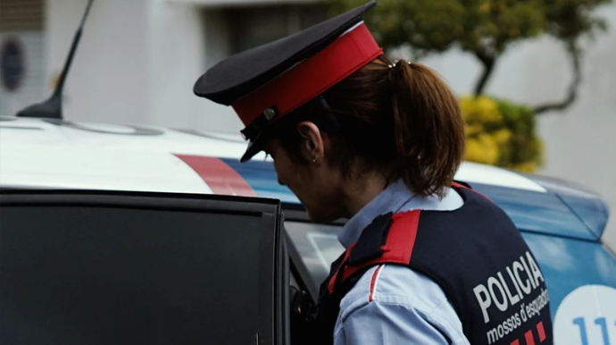 Turist oğurlanan 100 minlik saatını almaq üçün polis əməliyyatına qatıldı 