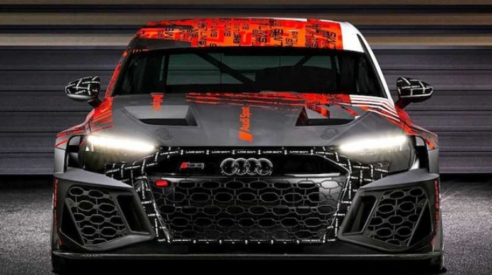 Audi yarışlar üçün hazırladığı modelini təqdim edib  - FOTO