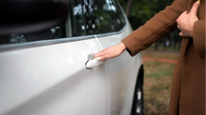 Qapını çırpmaq  avtomobildə hansı nasazlıq YARADA BİLƏR? 