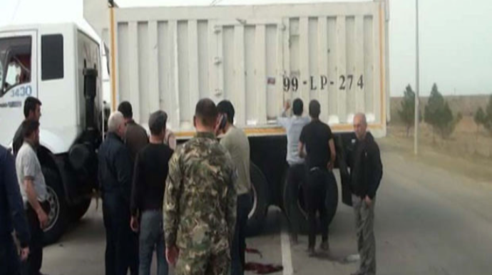 Yevlaxda motosikletlə yük maşını toqquşub, ölən var  - FOTO