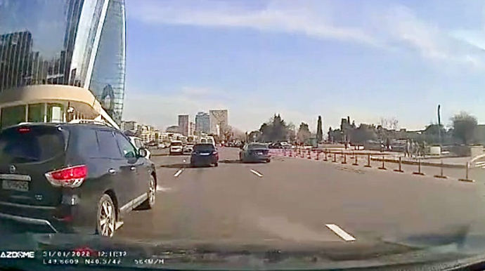 Zolağına sığmayan sürücü prospektdə qəza şəraiti yaratdı    - VİDEO