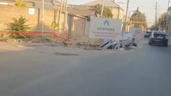 Avtomobil qazılan quyuya düşdü: zərəri kim ödəyəcək?   - VİDEO