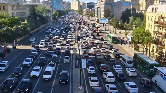 Paytaxtın bəzi küçələrində sıxlıq var - SİYAHI 