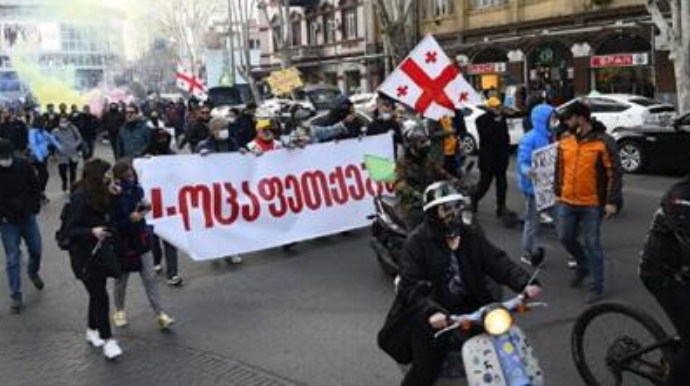 Paytaxtda etiraz:  Komendant saatı ləğv edilsin!