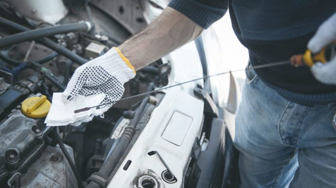 Mühərrik yağının səviyyəsini yoxlayarkən qətiyyən BUNLARI ETMƏYİN! - XƏBƏRDARLIQ 