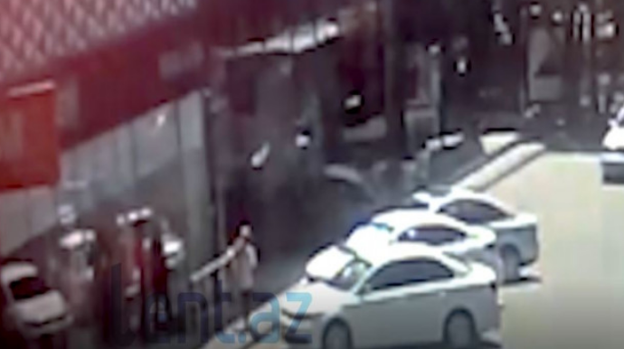 Bakıda maşın yoldan çıxıb mağazaya girdi - ANBAAN VİDEO 