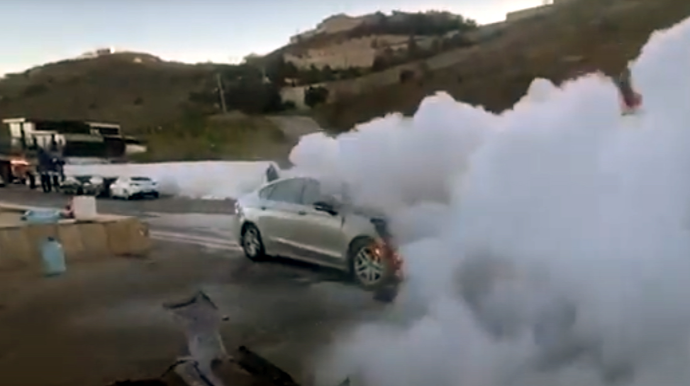 Bakıda “Ford" yanıb - VİDEO 