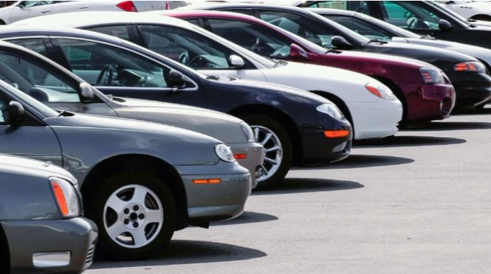 Dövlət qurumlarının avtomobilləri ucuz qiymətə satılır