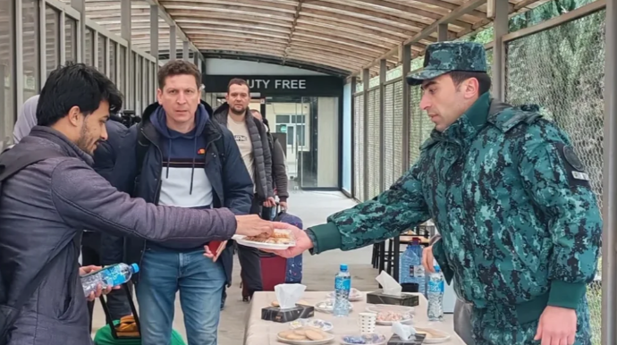 Azərbaycan vasitəsilə İrandan 600-dən çox şəxs təxliyə edildi - FOTO