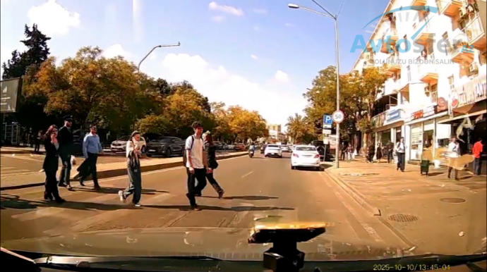 Yolayrıcında bu qaydalara əməl etməyənlər piyadanı vura bilər - VİDEO 