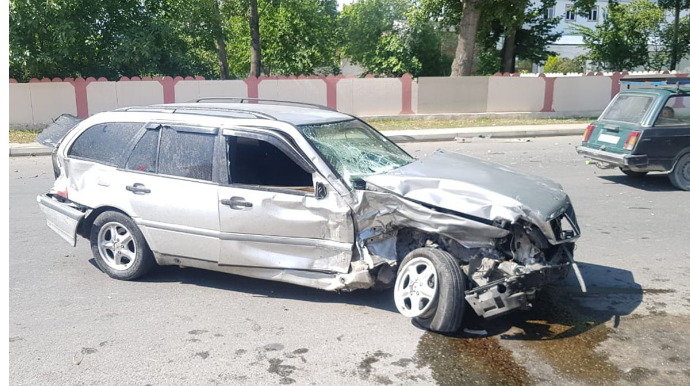 Göyçayda iki avtomobil toqquşub, xəsarət alanlar var  - FOTO