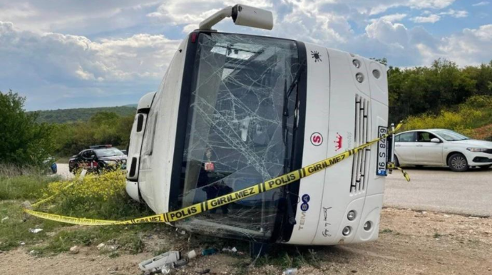 Türkiyədə şagird dolu avtobus TIR-la TOQQUŞDU   - FOTO
