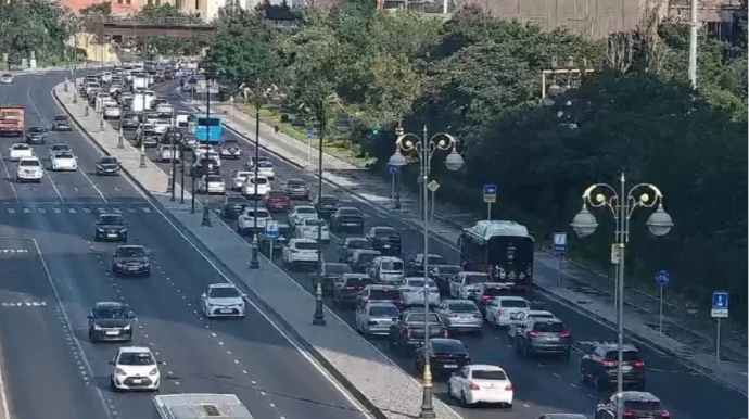 Bakının bəzi yollarında tıxac yarandı 