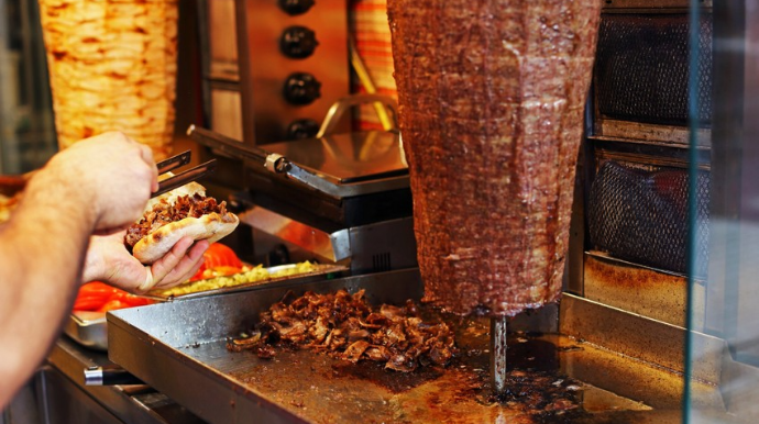 Dönərdən zəhərlənən 8 məktəbli evə BURAXILDI 