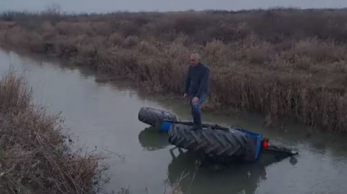 В Шабранском районе трактор упал в водоканал  - ВИДЕО