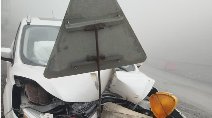 Direktorun idarə etdiyi maşın dumanda qəzaya uğradı: müəllimlər YARALANDI - FOTO    - VİDEO