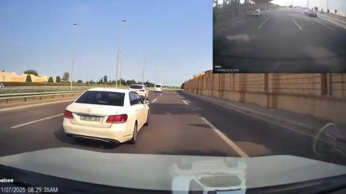 Qəfil sağ zolağa keçib şütüyən sürücü baxın necə təhlükə yaratdı - 90-VR-103 - VİDEO