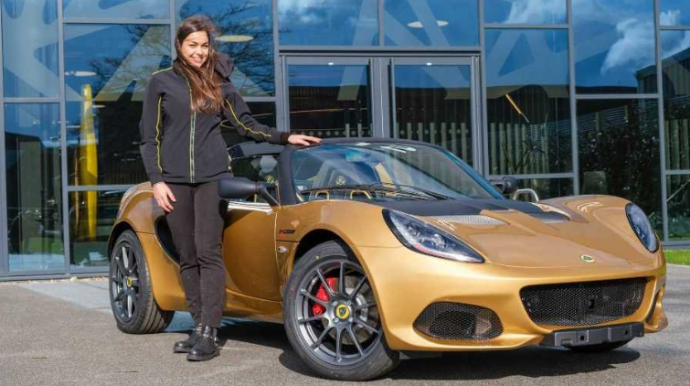 Sonuncu "Lotus Elise"  sportkarı ona öz adını vermiş qıza qismət olub