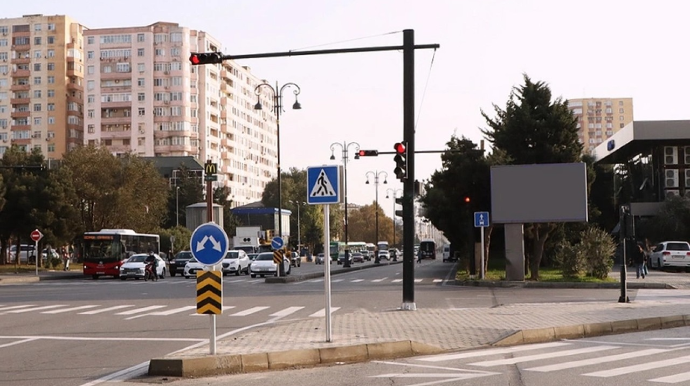 Bu yolda yeni piyada keçidləri və panduslar təşkil olundu 
