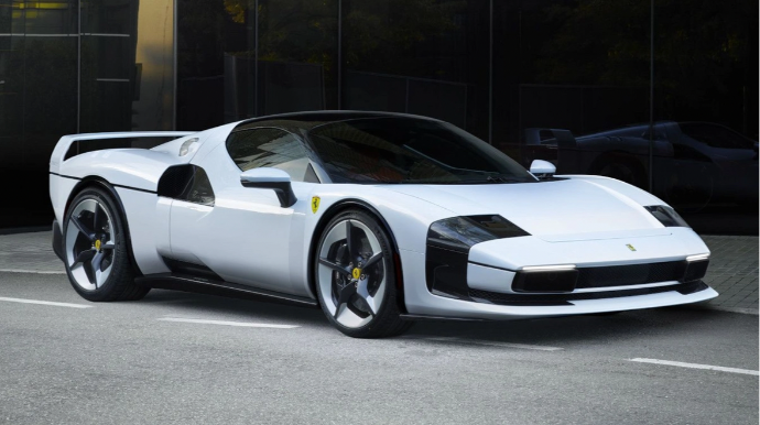 "Ferrari" cəmi bir ədəd olan unikal avtomobilini nümayiş etdirdi - FOTO