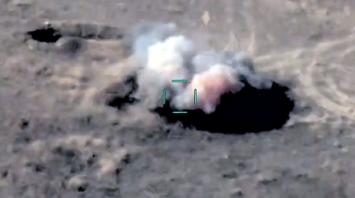 Düşmənin daha səkkiz döyüş texnikası məhv edildi  - VİDEO